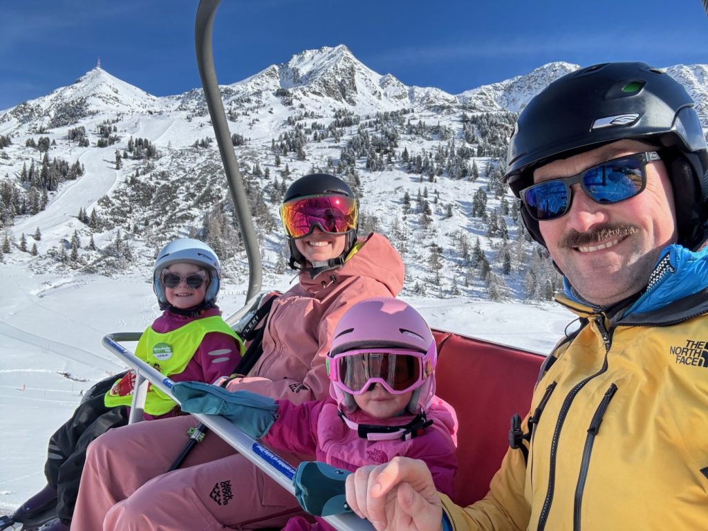 Familie im Sessellift